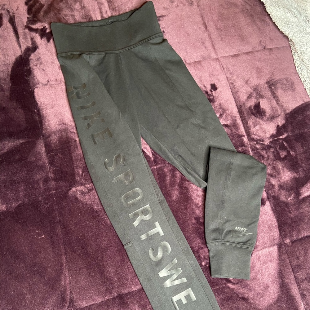 Nike Sportswear Leggings *BRAND NEW*